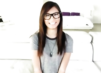 Kimberly Costa subit sa première sodomie 