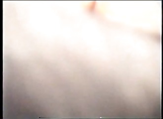 Sa vulve bien ouverte offerte en gros plans