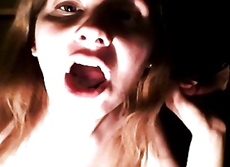 Blonde suce un inconnu