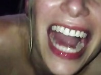 Allemande avale le sperme d'un inconnu