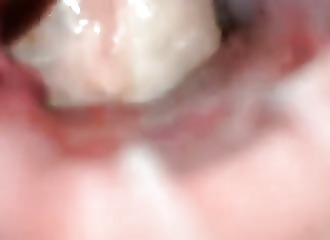 A l'intérieur de sa chatte