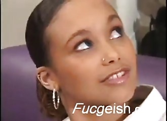 Sucé par une belle black à créoles