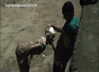 Sucé dehors contre un mur par une blondasse