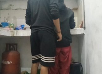 Je baise ma belle-sœur dans la cuisine