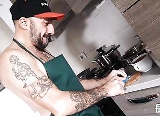 Vidéo hard avec une brunette bandate