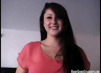 Taylor est une petite allumeuse très dégourdie