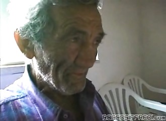 Kelly Stafford est une garce adepte de l'orgie