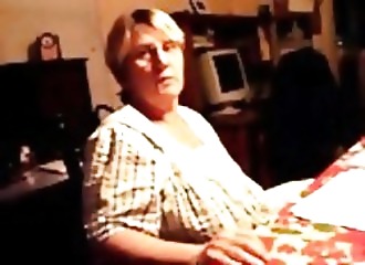 Mature amatrice montre ses seins