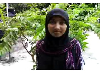 Voilée et chaude pout baiser