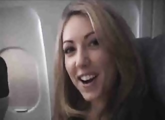 Fellation en plein vol avec Sarah Peachez