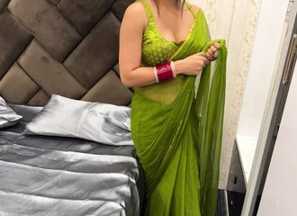 En me préparant pour le mariage, Jeth Ji a fait irruption, profitant de l'absence de mon mari pour tout vivre avec moi