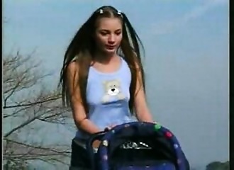 Babysitter salope laisse le bébé de coté pour se faire enculer