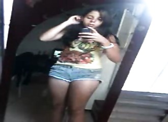 Selfie sexy avec cette jolie brésilienne exhibe