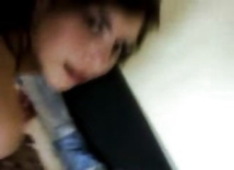 Broute-minou pour cette amatrice de charme