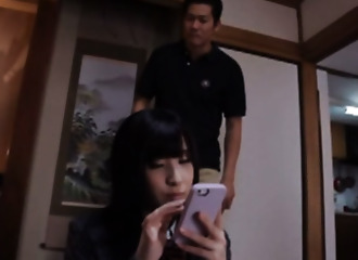 Ce soir, son beau père tente quelque chose