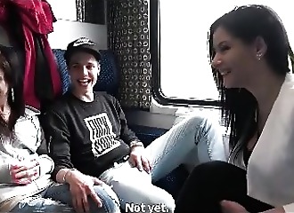 Baise dans un train