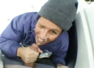 Il gicle dans la face de sa copine au ski