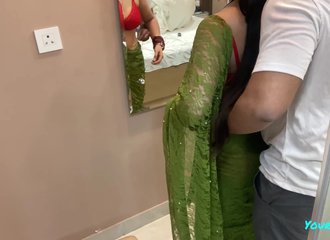 Mon beau-frère m'empêche de sortir et me comble de plaisir dans ma chatte