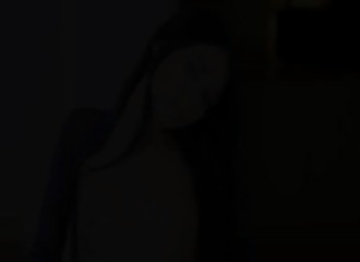 Son sex-toy ouvre grand sa foufoune sans poil