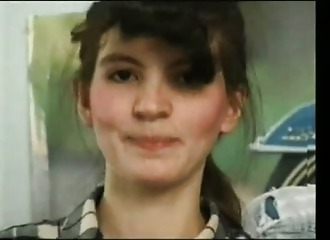 Caresses amateurs bien cochonnes devant son miroir