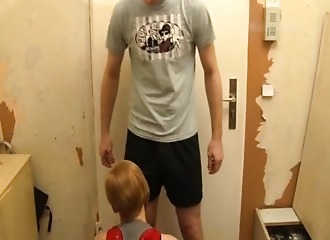 Il la pine après une pipe de la mort