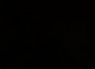 Beauté ôte ses collants et se masturbe